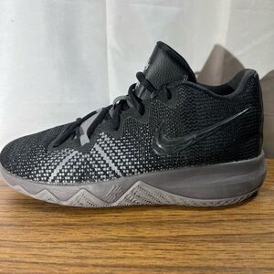 Nike Kyrie Irving Flytrap Youth 6Y Black Grey Basketball Low Top Shoe AA1154-011